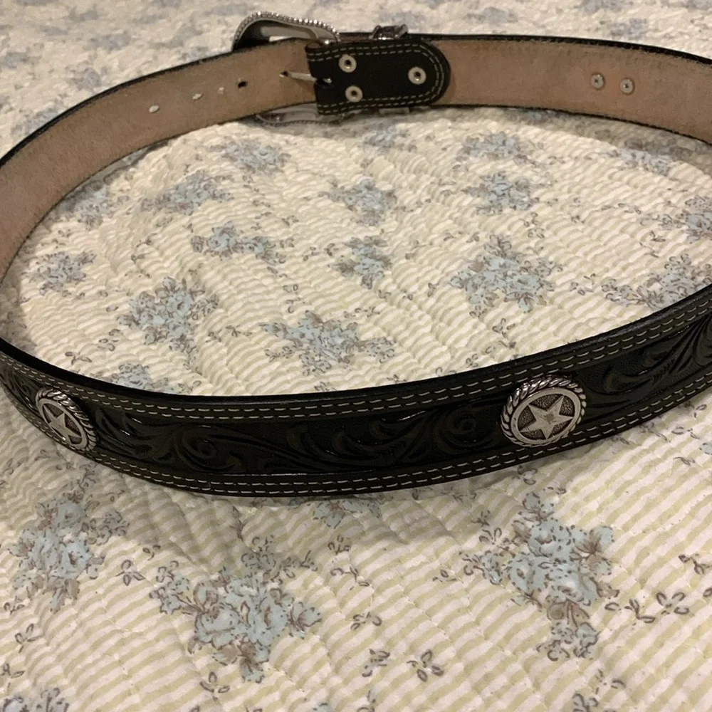 Nocona Leather belt Size 38 Brown tooled top leather with Silver stars & Buckle - Picture 3 of 8